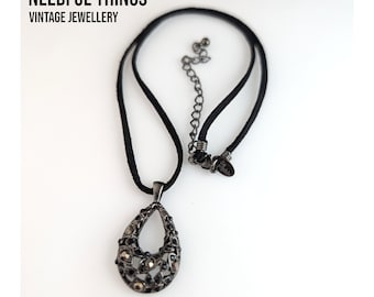 Elegant Lia Sophia Vintage Jewelry Necklace Pendant Sparkle Transform Your Look