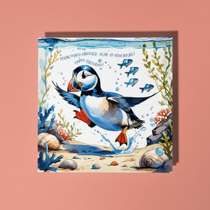 Handgemachte Lustige Papageitaucher fängt Fisch Jahr der Abenteuer alles Gute zum Geburtstag Karte Lustige Tier Karte Tierliebhaber Premium Grußkarte & Umschlag