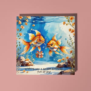 Dos peces de colores hechos a mano con un regalo Deseando un cumpleaños dorado lleno de alegría Tarjeta de feliz cumpleaños Amantes de los animales Tarjeta de felicitación y sobre premium