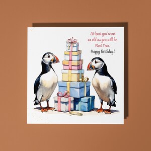 Handgemachte niedliche Papageientaucher mit Geschenken alles Gute zum Geburtstagkarte Lustige Tierkarte Tierliebhaber Premium Grußkarte und Umschlag