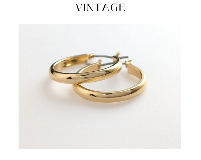 Golden Glow: Vintage Jewellery Hoop Earrings for the Timeless Woman