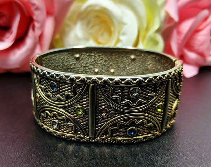 Lovely Vintage Rhinestones Gold Tone Hard Hinged Bangle Bracelet