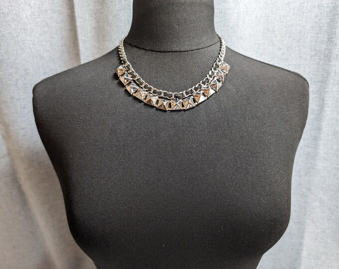 Vintage Jewellery Elegant Vintage Necklace by Jewelry Company G