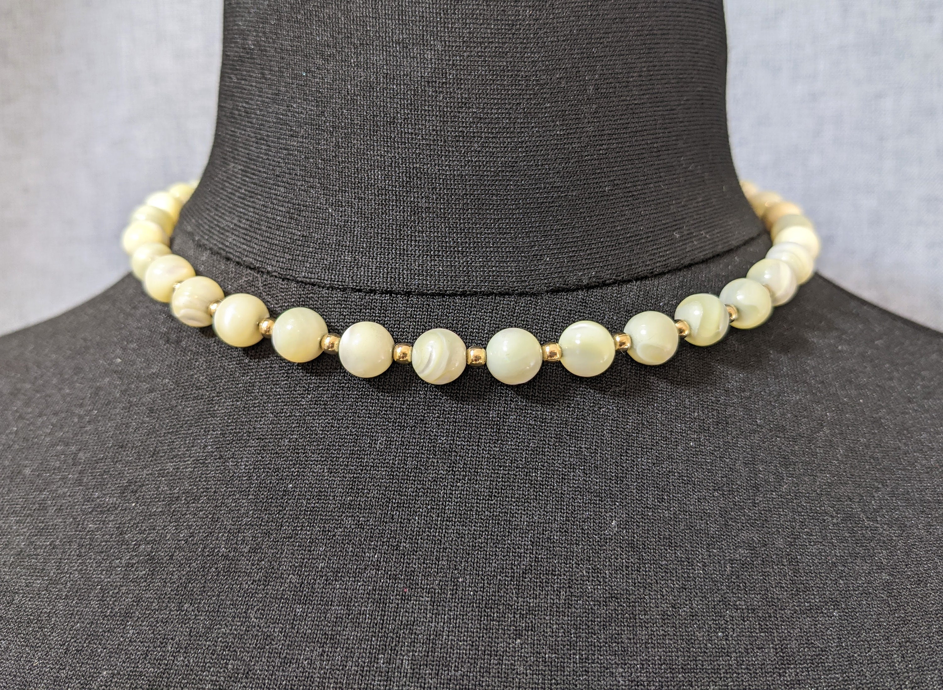 Lovely Vintage Mother of Pearl Necklace 