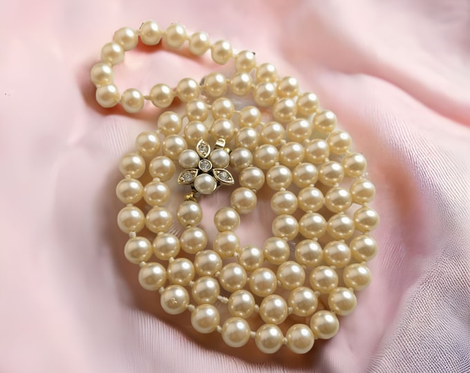 Lovely Vintage Jewellery Faux Cream Pearl Hand-knotted Beaded Necklace