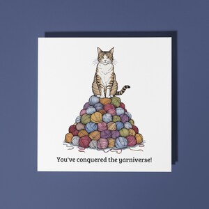 Un chat fait main posé sur le fil Vous avez conquis l'univers des fils ! Carte Carte drôle d'animal Carte de voeux premium pour amoureux des animaux avec enveloppe Amour