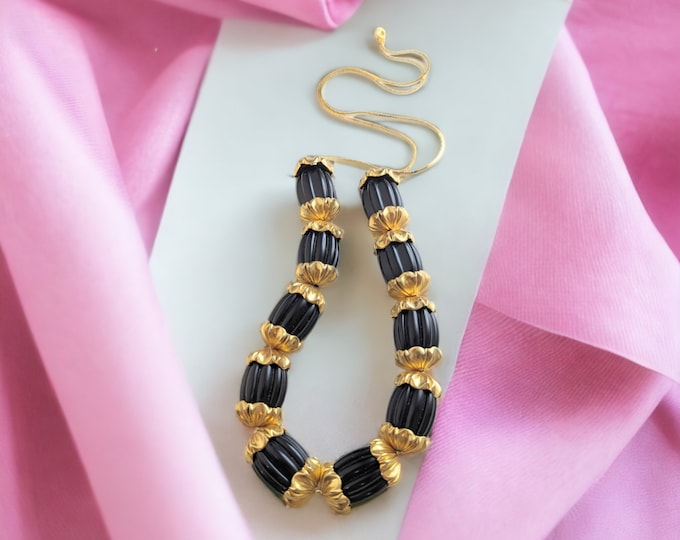 Lovely Vintage Jewellery Gold-tone Faux Black Jet Necklace