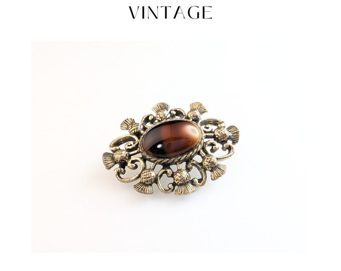 Discover Timeless Elegance: The Scottish Thistle & Agate Brooch
