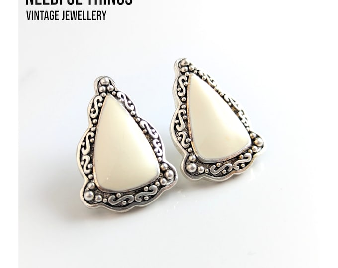 Lovely Vintage Jewellery Cream Colour Enamel Clip-on Earrings