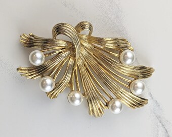 Lovely Vintage Branch Design Faux Pearls Brooch by Lisner Jewellery