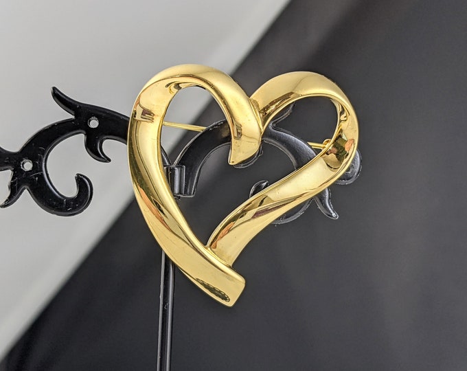 Lovely Vintage Gold-tone Openwork Heart  Brooch by Trifari Jewellery