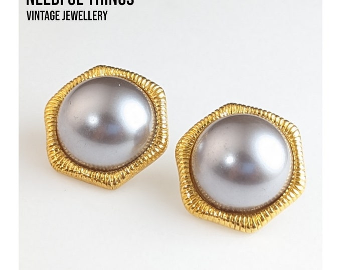 Chic Elegance Jewellery: Gold-tone and Silver Pearl Vintage Earrings