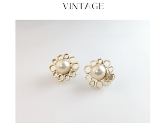 Elegance Reimagined: Emmons Jewellery Gold-Tone Pearl Clip-On Earrings