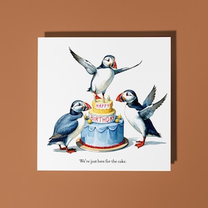 Puffins fofos feitos à mão Estamos aqui apenas para o bolo Cartão de feliz aniversário Cartão engraçado de animais Amantes de animais Cartão de felicitações premium e envelope