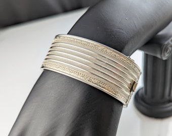 Classic and Elegant Silver-tone Cuff Bracelet Vintage Jewellery