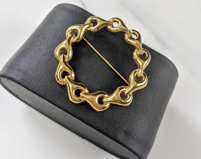 Lovely Vintage Gold-tone Circular Chain  Design Brooch by Monet Jewellery