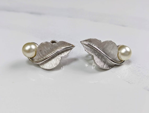 Lovely Vintage Silver-tone Faux pearl Leaves Desi… - image 5
