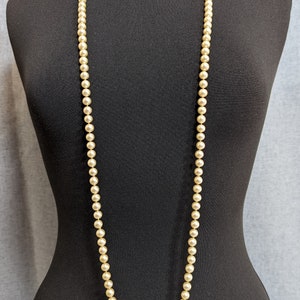 Lovely Vintage Jewellery Faux Pearl Hand-knotted Necklace Sterling silver clasp