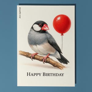 以下が含まれることがあります： 枝にとまったジャワ雀が赤い風船を持っているバースデーカード。鳥はグレー、黒、白の羽と赤いクチバシを持っています。「HAPPY BIRTHDAY」の文字が下に印刷されています。