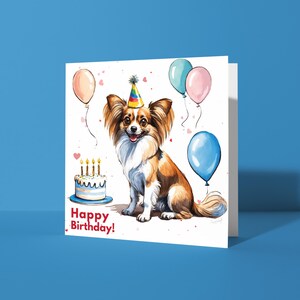 Raça de cachorro Papillon fofa feita à mão com bolo Feliz aniversário! Cartão Cartão engraçado de animal Amantes de animais Cartão de felicitações premium com envelope.