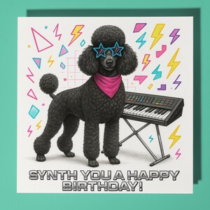 80er Pudel Synth you a happy birthday - Happy Birthday Karte - Premium Grußkarte & Umschlag Personalisierte lustige Hunde Karte - Freund Familie