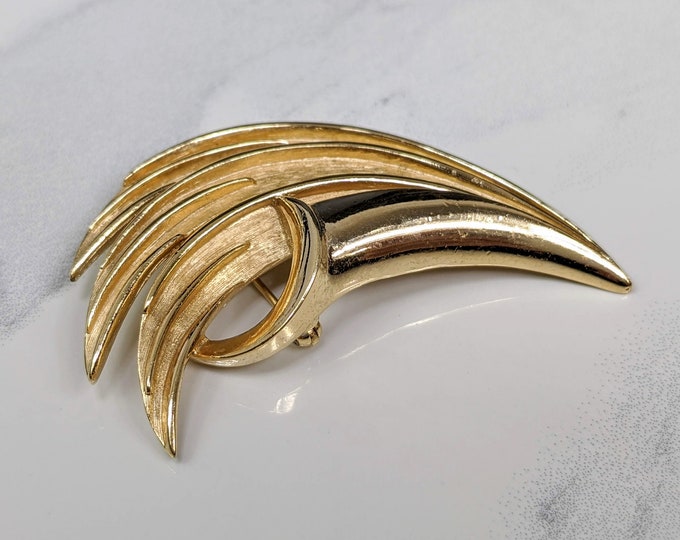 Beautiful Vintage Classic Leaf Design Trifari Jewellery Brooch 1960s