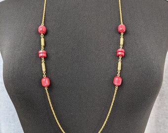 Beautiful Vintage Gold-tone Crimson Colour Necklace by Sarah Coventry Jewellery