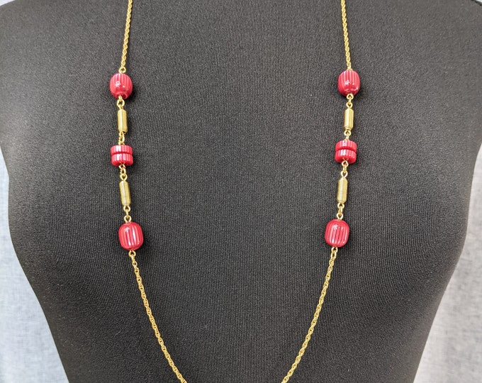 Beautiful Vintage Gold-tone Crimson Colour Necklace by Sarah Coventry Jewellery