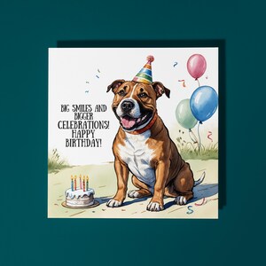 Raça de cachorro Staffordshire Bull Terrier feito à mão com bolo Cartão de feliz aniversário Cartão engraçado de animal Amantes de animais Cartão de felicitações premium e envelope