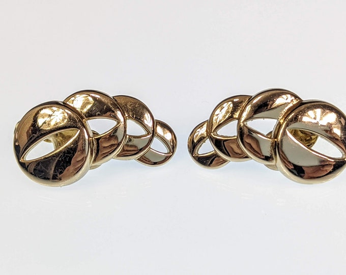 Lovely Vintage Gold-tone Ribbon Design Clip-on Earrings by Monet