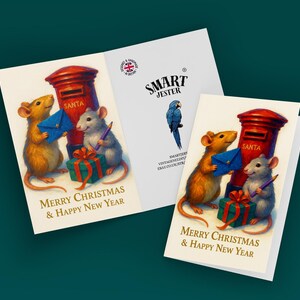 Puede incluir: Tarjetas de felicitaci&oacute;n navide&ntilde;as con ilustraciones de ratones, un buz&oacute;n rojo y un regalo envuelto. Las tarjetas muestran el texto "Merry Christmas & Happy New Year" y el logotipo de Smart Jester.