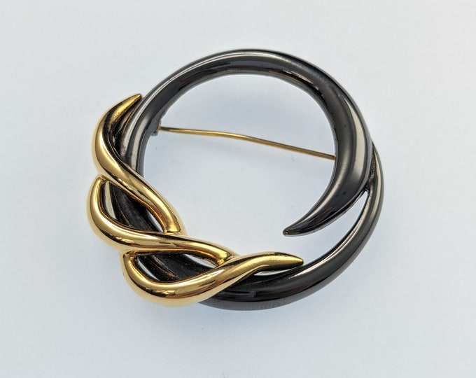 Lovely Metallic black Gold-tone Vintage Ribbon design Brooch by Monet Jewellery