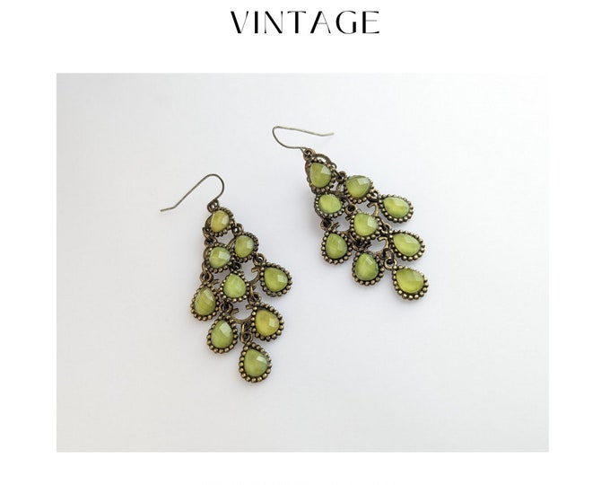 Enchanting Vintage Jewellery Green Charm Dangle Earrings