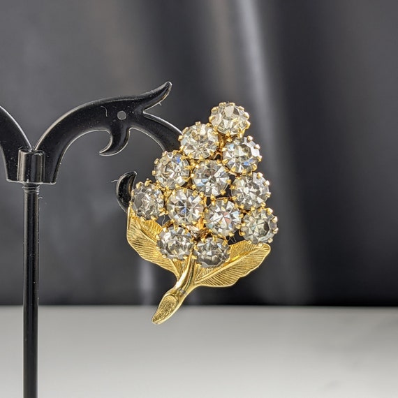 Lovely Vintage Jewellery Gold-tone Flower Brooch - image 1