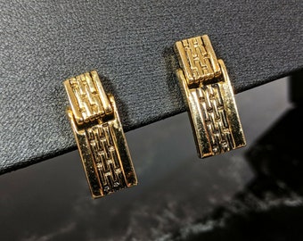 Lovely Vintage Gold Tone Screw on Earrings