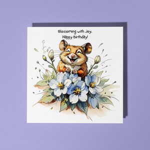 Petite souris mignonne faite main avec des fleurs de fraises Carte de joyeux anniversaire Carte d'animal drôle Carte de voeux et enveloppe premium pour amoureux des animaux