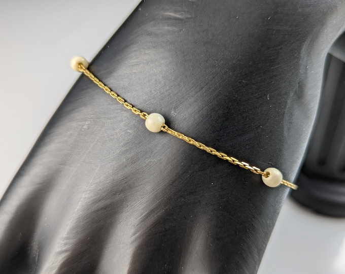 Lovely Vintage TRIFARI Jewellery Gold-tone Delicate Link Chain Bracelet