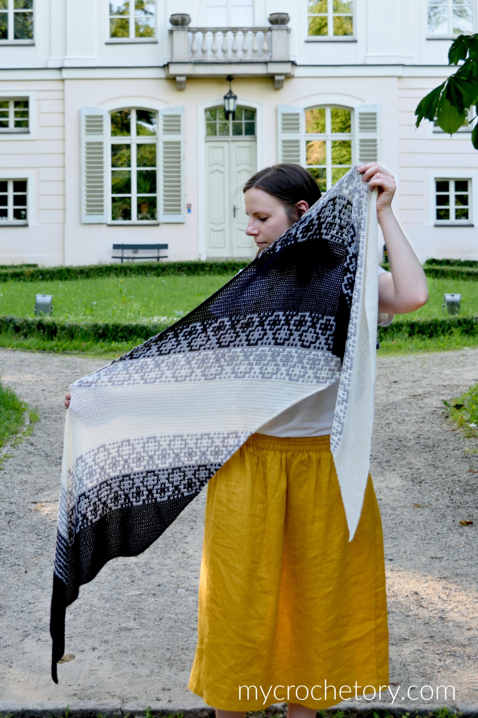 30 Beautiful and Stylish Monochrome Crochet Patterns 34 Monochrome Bias Wrap Pattern
