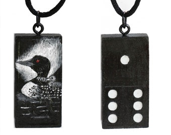 Pendentif Déco Domino – Plongeon huard avec collier Domino bébé peint