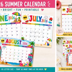 Op de afbeelding: Een zomerkalender-set voor 2026 met de maanden juni, juli en augustus. Elke pagina toont een maandoverzicht met kleurrijke illustraties van zonnen, palmbomen, strandparasols, surfplanken en flamingo's. De tekst bevat de maandnamen, 2026 en het merk Norah & Evelyn Co.