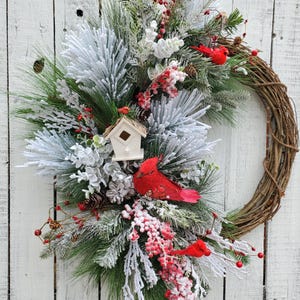 Türkranz Winterkardinal Weihnachten Kardinal Türkranz mit Vogel Hausrot gefrostet Beeren Zweige und Kardinäle Kardinal Weihnachten D
