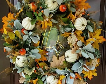 Corona de calabaza blanca de otoño Corona de Acción de Gracias con calabazas blancas y bayas Corona de otoño con vegetación de granja Calabaza de cosecha en forma de oreja de cordero