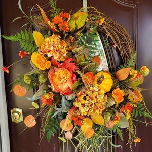 Coroa de colheita de outono, tom rústico de laranja, peônias e hortênsias, coroa de videira para porta de entrada, coroa de ação de graças, decoração de outono, coroa para porta de entrada