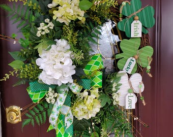 Irish Lucky Love Shamrock Door Wreath St Patrick's Day Frontdoor Wreath with Wooden Sign and Green  White Floral Stems St Patrick Day Decor