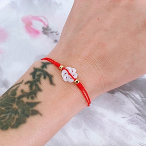 Bransoletka z jadeitu Bransoletka z czerwonego sznurka Prezent na Nowy Rok i Walentynki dla dziewczyny Bransoletka z amuletem na szczęście Oryginalny design