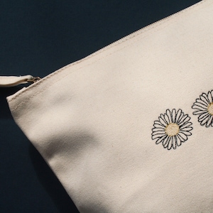 Daisy Bestickte Schminktäschchen, Weihnachtssäckchen, Bio-Baumwoll-Canvas, umweltfreundlich, Stickerei, Blumen, Toilettenartikel, Reißverschlusstasche waschen