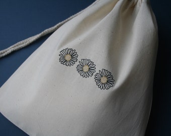 Embroidered Daisy Drawstring Bag: Organic Cotton Gift Bag