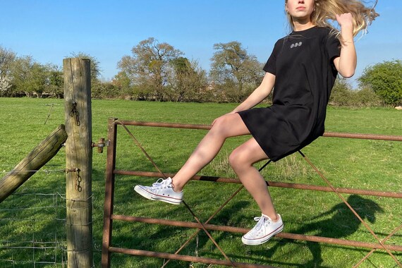 Daisy T-shirt Dress, Embroidery, Eco, Summer Dress, Organic, Vegan, Floral,  Holiday, Loungewear, Nature, Embroidered Tee, Gift for Her - Etsy Canada