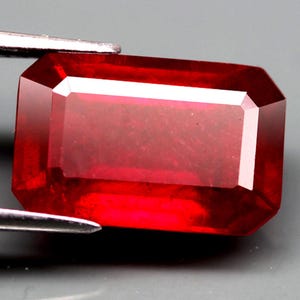 Fiery VS2 Ruby 12x7mm Loose Gem - 5.83 Ct