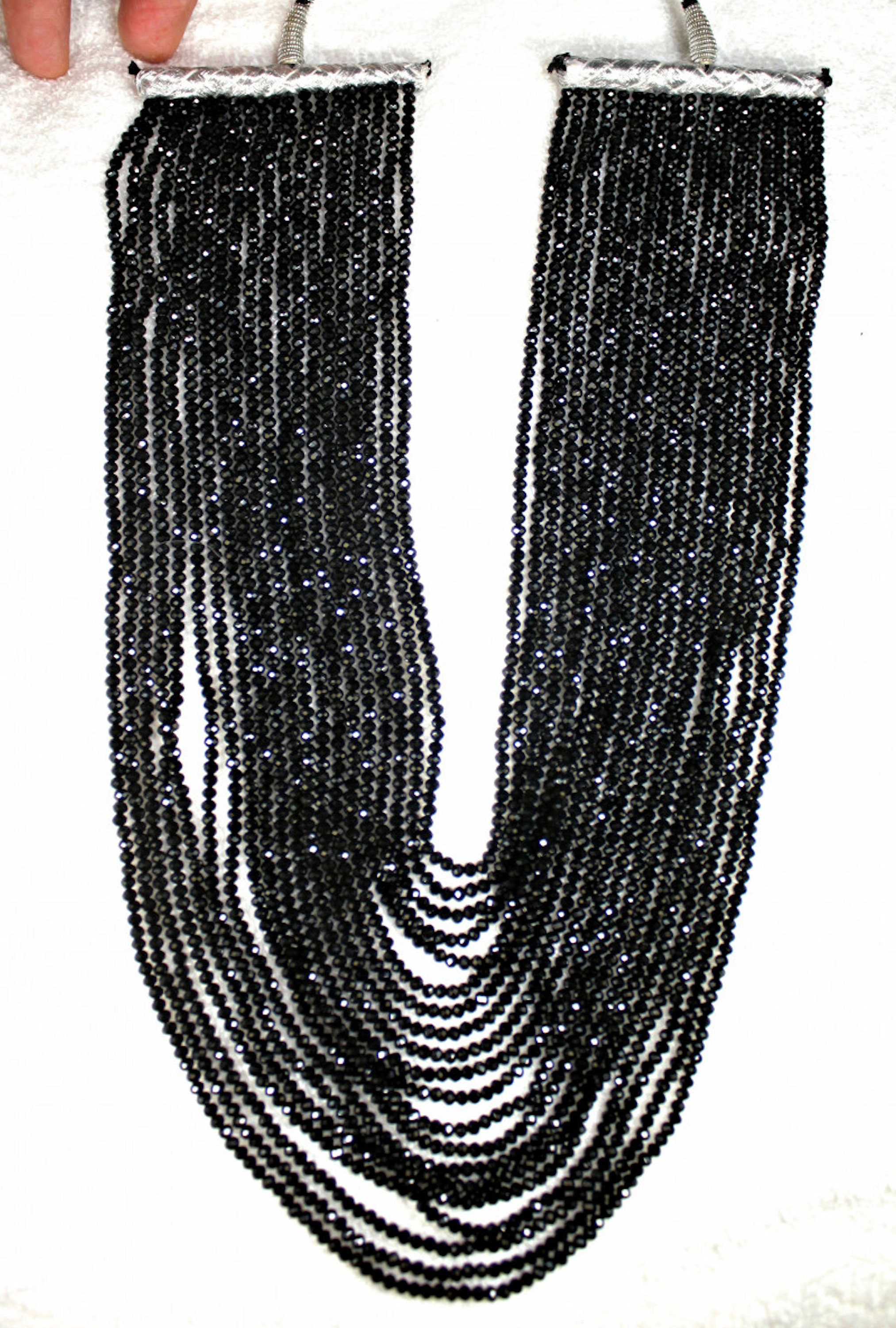 Spinell Schwarz Halskette Facettiert Kleine 2.5mm Perlen 44cm Lang